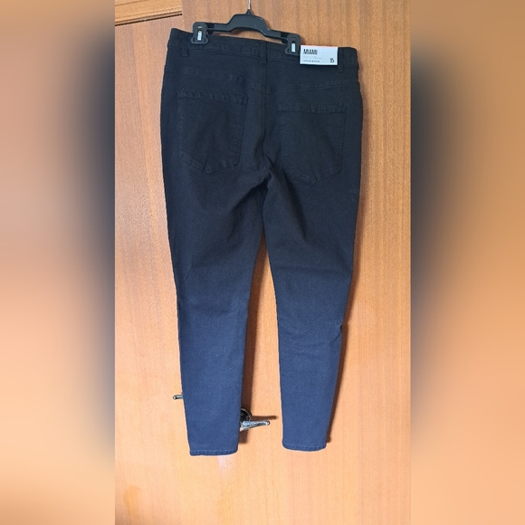 High Rise Skinny Jean - Picture 3 of 4